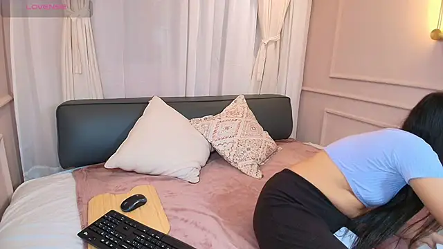 Nahomi key  online show from 19, 11, 2025