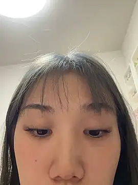 Snapshot of Yua_h02 chatting on 4, 11, 2025 Yua h02 online show from 4, 11, 2025