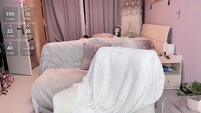 Snapshot of Y2Luvk chatting on 15, 10, 2025 Y2Luvk online show from 15, 10, 2025