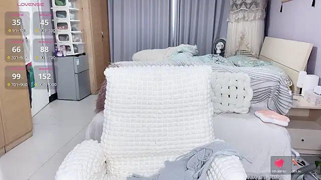 Snapshot of Y2Luvk chatting on 24, 10, 2025 Y2Luvk online show from 24, 10, 2025