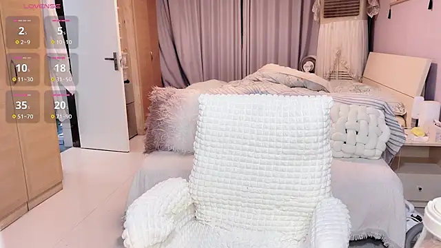 Snapshot of Y2Luvk chatting on 25, 10, 2025 Y2Luvk online show from 25, 10, 2025