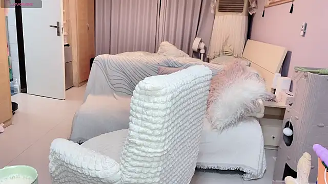 Snapshot of Y2Luvk chatting on 28, 10, 2025 Y2Luvk online show from 28, 10, 2025