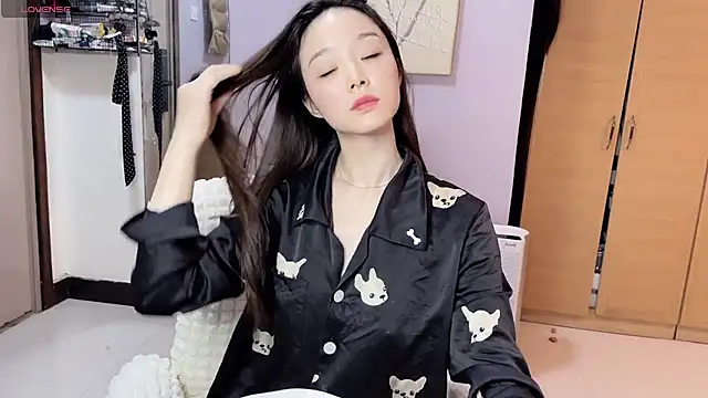 Snapshot of Y2Luvk chatting on 4, 11, 2025 Y2Luvk online show from 4, 11, 2025