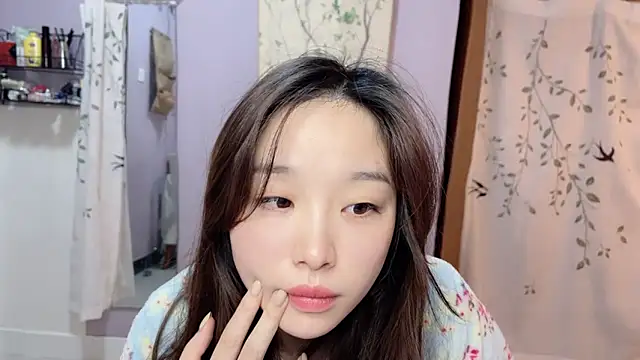 Snapshot of Y2Luvk chatting on 26, 11, 2025 Y2Luvk online show from 26, 11, 2025