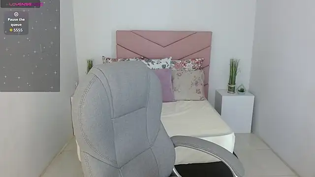 SarayVega  online show from 7, 11, 2025