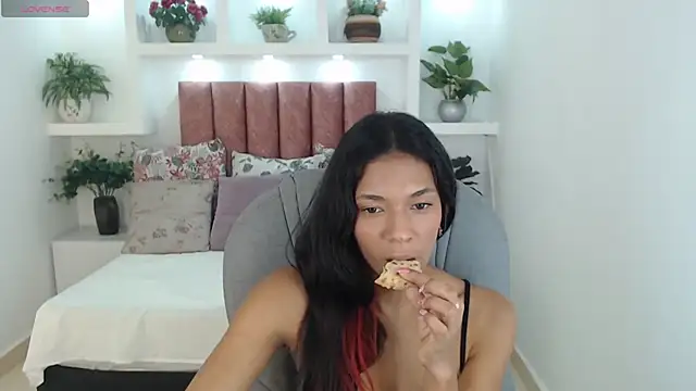 SarayVega  online show from 10, 11, 2025