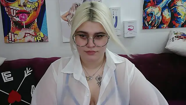 Snapshot of Amber_Monro chatting on 13, 10, 2025 Amber Monro online show from 13, 10, 2025