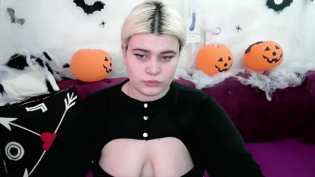 Snapshot of Amber_Monro chatting on 31, 10, 2025 Amber Monro online show from 31, 10, 2025