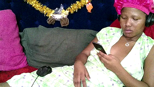 BUNNYCHOWX28 online show from 6, 1, 2026