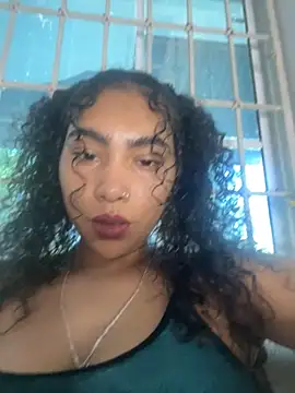 Snapshot of SophieD chatting on 15, 10, 2025 SophieD online show from 15, 10, 2025