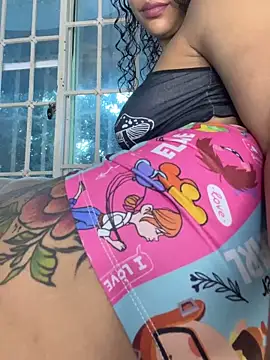 Snapshot of SophieD chatting on 17, 11, 2025 SophieD online show from 17, 11, 2025