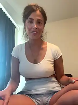 Snapshot of Alona_Brown chatting on 17, 9, 2025 Alona Brown online show from 17, 9, 2025