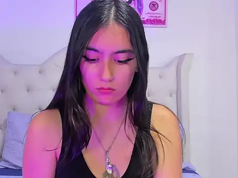 namiiwhite online show from 18, 9, 2025