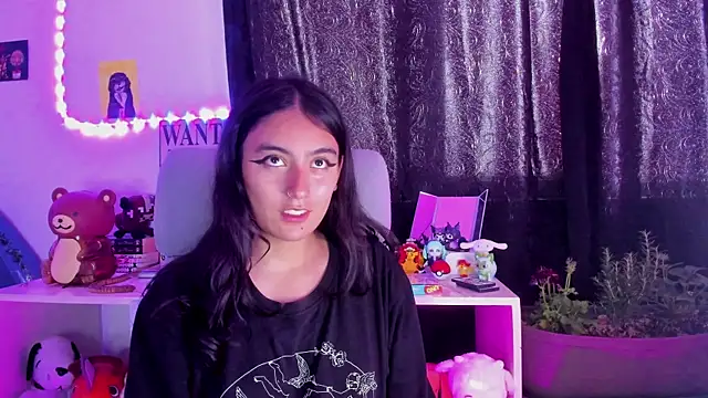 namiiwhite online show from 4, 10, 2025