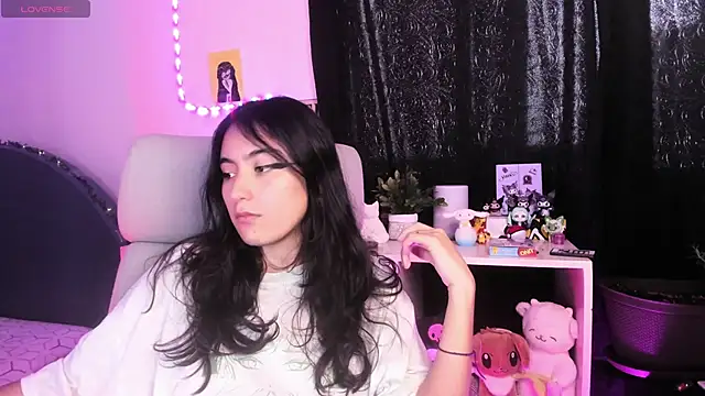 namiiwhite online show from 2, 11, 2025