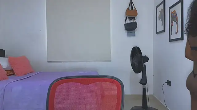 Snapshot of EmilyKisx chatting on 30, 9, 2025 EmilyKisx online show from 30, 9, 2025