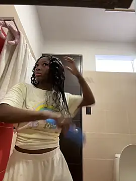 Snapshot of EmilyKisx chatting on 14, 10, 2025 EmilyKisx online show from 14, 10, 2025