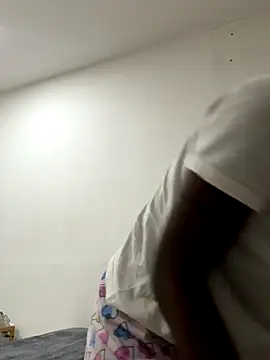 Snapshot of EmilyKisx chatting on 19, 11, 2025 EmilyKisx online show from 19, 11, 2025