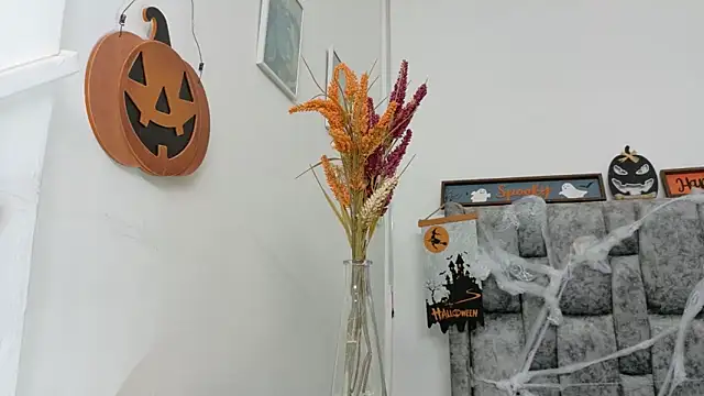 Lizbeth Rouse online show from 30, 10, 2025