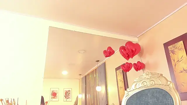 Snapshot of OliviGrace chatting on 5, 10, 2025 OliviGrace online show from 5, 10, 2025