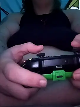 Snapshot of PainPriness chatting on 9, 10, 2025 PainPriness online show from 9, 10, 2025