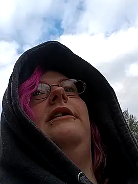 Snapshot of PainPriness chatting on 12, 11, 2025 PainPriness online show from 12, 11, 2025