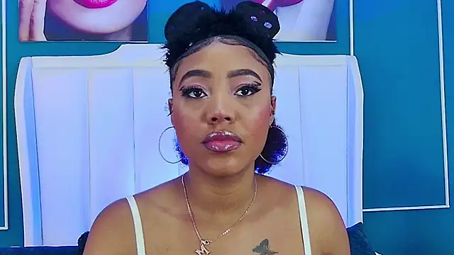 Snapshot of AngelaRoberts chatting on 17, 10, 2025 AngelaRoberts online show from 17, 10, 2025