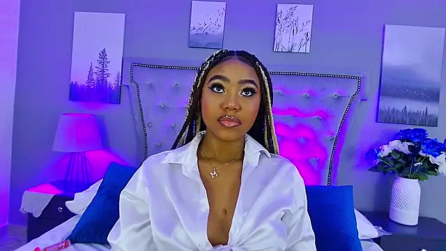 Snapshot of AngelaRoberts chatting on 10, 11, 2025 AngelaRoberts online show from 10, 11, 2025