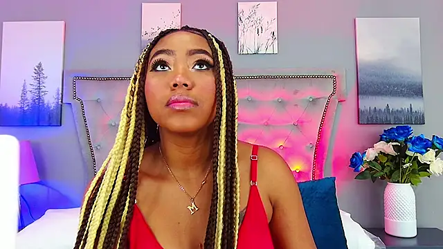 Snapshot of AngelaRoberts chatting on 13, 11, 2025 AngelaRoberts online show from 13, 11, 2025