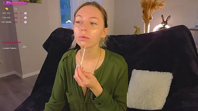 Snapshot of NyxaThorn chatting on 9, 10, 2025 NyxaThorn online show from 9, 10, 2025