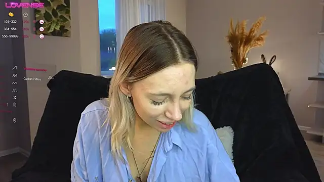 Snapshot of NyxaThorn chatting on 11, 10, 2025 NyxaThorn online show from 11, 10, 2025