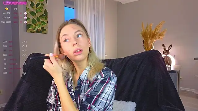 Snapshot of NyxaThorn chatting on 13, 10, 2025 NyxaThorn online show from 13, 10, 2025