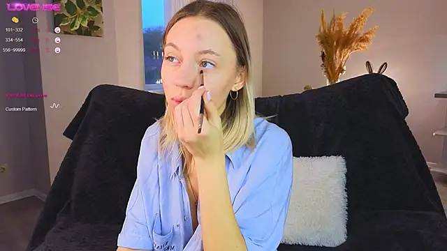 Snapshot of NyxaThorn chatting on 14, 10, 2025 NyxaThorn online show from 14, 10, 2025