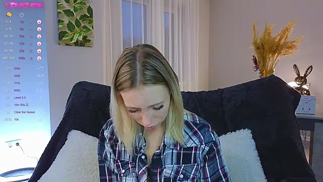 Snapshot of NyxaThorn chatting on 17, 10, 2025 NyxaThorn online show from 17, 10, 2025