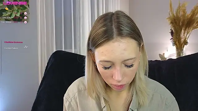 Snapshot of NyxaThorn chatting on 21, 10, 2025 NyxaThorn online show from 21, 10, 2025