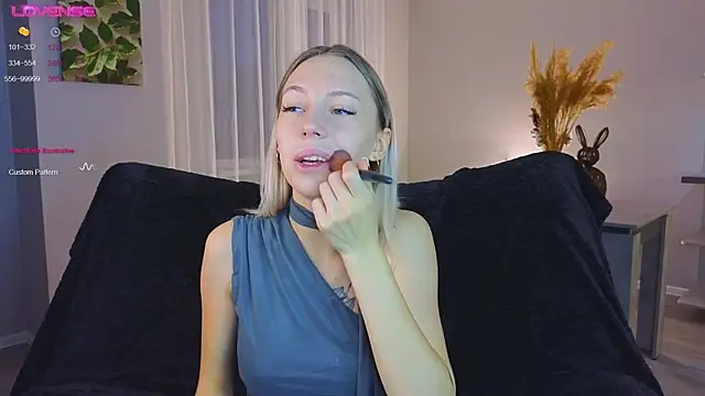 Snapshot of NyxaThorn chatting on 23, 10, 2025 NyxaThorn online show from 23, 10, 2025