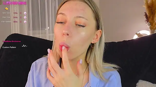 Snapshot of NyxaThorn chatting on 28, 10, 2025 NyxaThorn online show from 28, 10, 2025