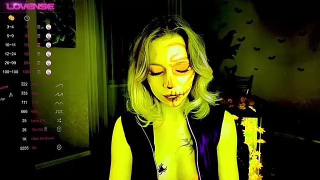 Snapshot of NyxaThorn chatting on 31, 10, 2025 NyxaThorn online show from 31, 10, 2025