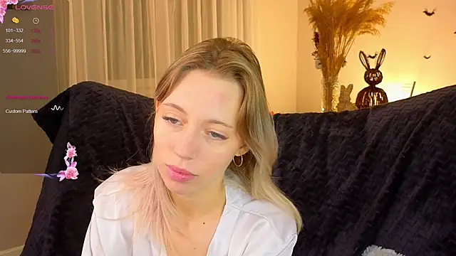 Snapshot of NyxaThorn chatting on 4, 11, 2025 NyxaThorn online show from 4, 11, 2025