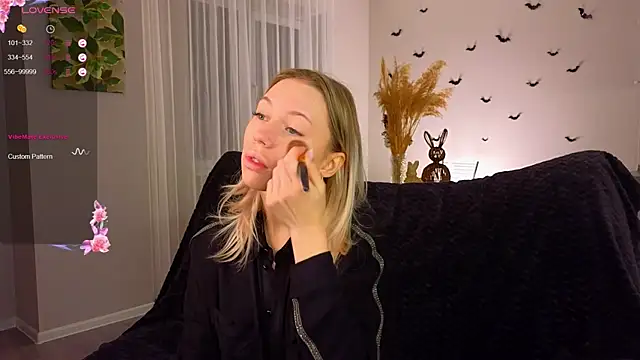 Snapshot of NyxaThorn chatting on 6, 11, 2025 NyxaThorn online show from 6, 11, 2025