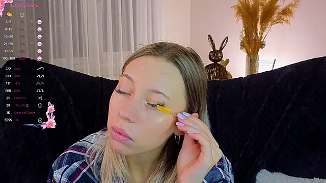 Snapshot of NyxaThorn chatting on 8, 11, 2025 NyxaThorn online show from 8, 11, 2025