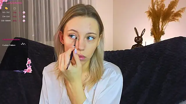 Snapshot of NyxaThorn chatting on 10, 11, 2025 NyxaThorn online show from 10, 11, 2025