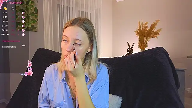 Snapshot of NyxaThorn chatting on 11, 11, 2025 NyxaThorn online show from 11, 11, 2025