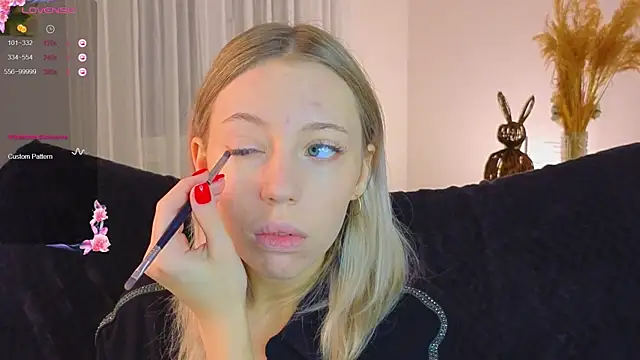 Snapshot of NyxaThorn chatting on 15, 11, 2025 NyxaThorn online show from 15, 11, 2025