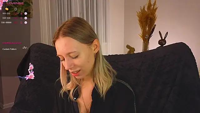 Snapshot of NyxaThorn chatting on 19, 11, 2025 NyxaThorn online show from 19, 11, 2025