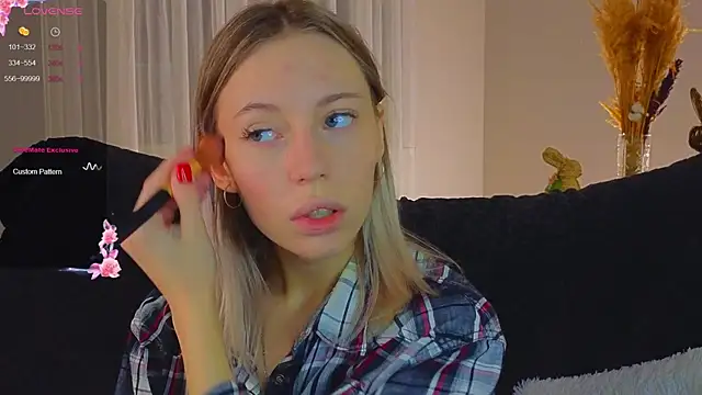 Snapshot of NyxaThorn chatting on 21, 11, 2025 NyxaThorn online show from 21, 11, 2025