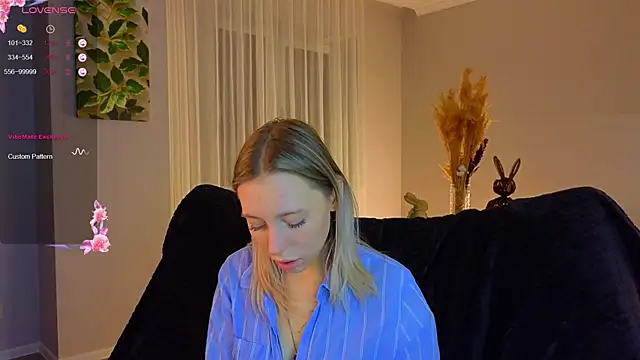 Snapshot of NyxaThorn chatting on 22, 11, 2025 NyxaThorn online show from 22, 11, 2025