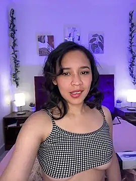 Esmeraldagh  online show from 13, 9, 2025