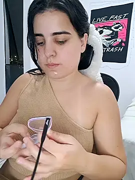 Snapshot of CutteGirl99 chatting on 9, 9, 2025 CutteGirl99 online show from 9, 9, 2025