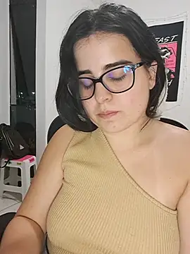 Snapshot of CutteGirl99 chatting on 12, 9, 2025 CutteGirl99 online show from 12, 9, 2025